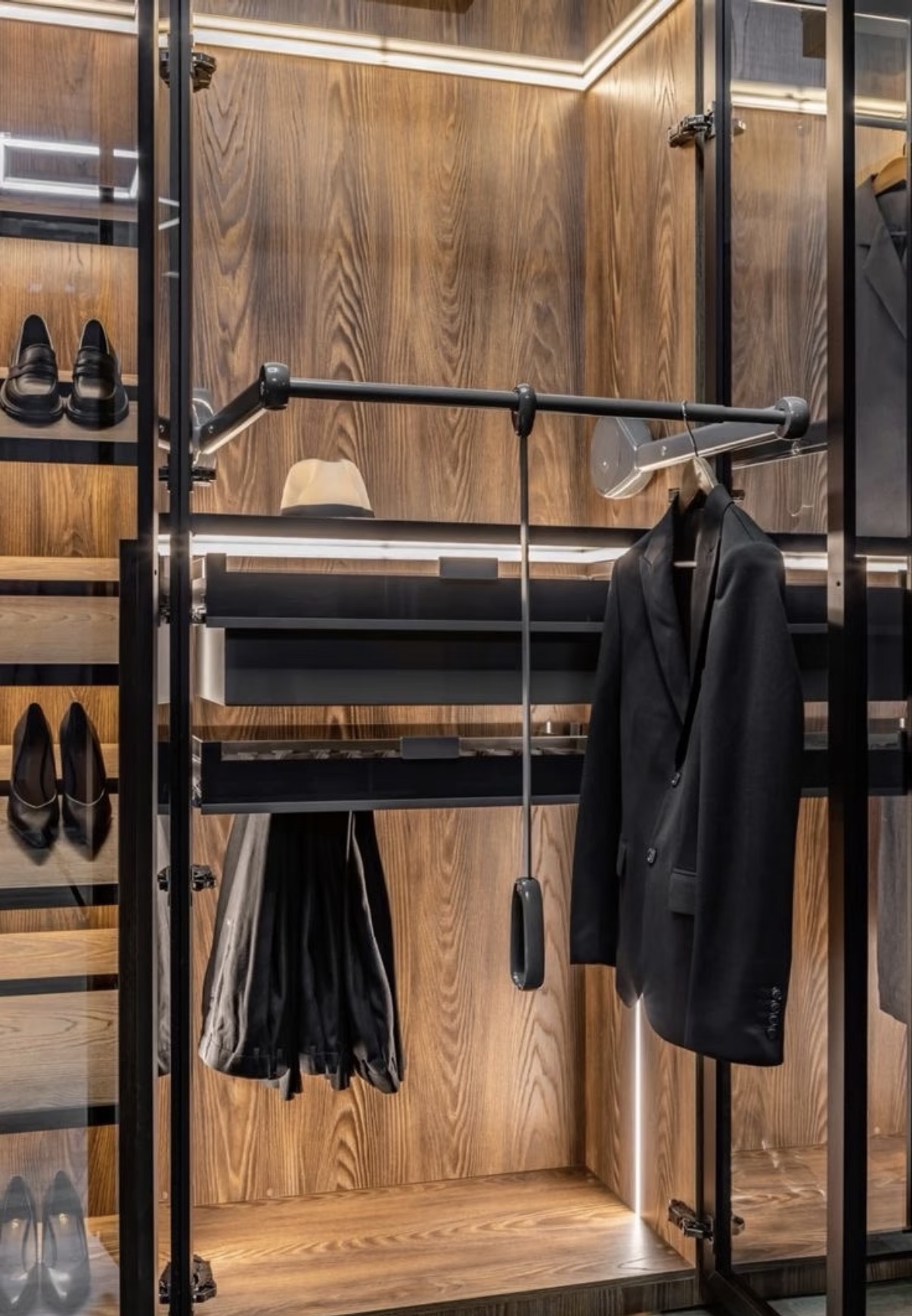 Motorised shirt hooks rotating forward